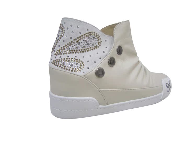 评价】圣恩熙 2011秋款 铆钉水钻内增高 女鞋 