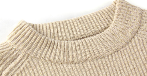 米色坑条针织挑孔毛衣