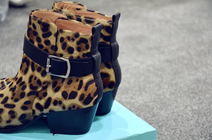 Женские сапоги Leopard конского волоса Женские сапоги Leopard конского волоса