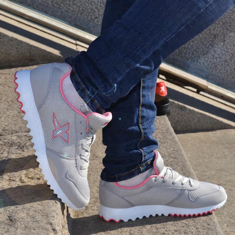 特步<em>女鞋 运动</em>鞋正品 2014春季新款透气轻便旅