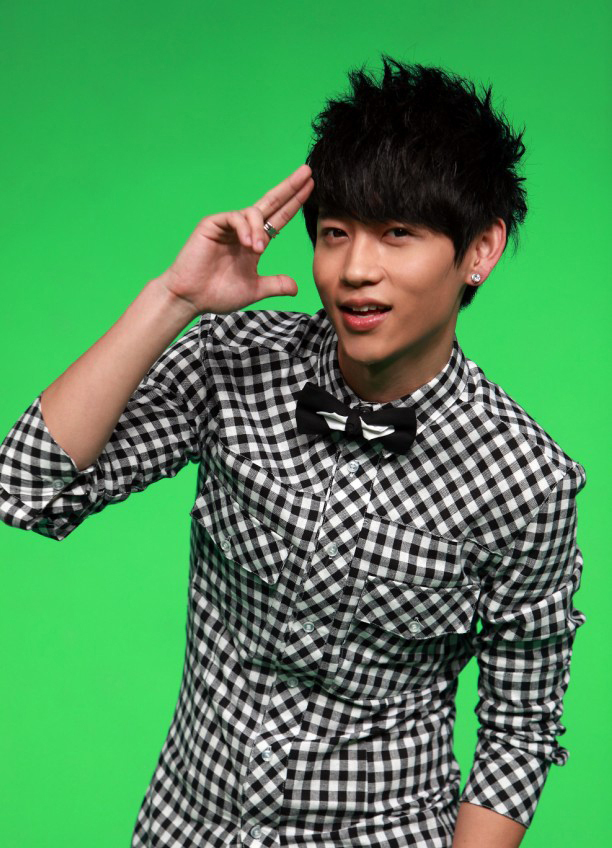 <em>魏晨</em>首档主持秀~<em>给力星期天</em>-风尚街(逛街)-伊人