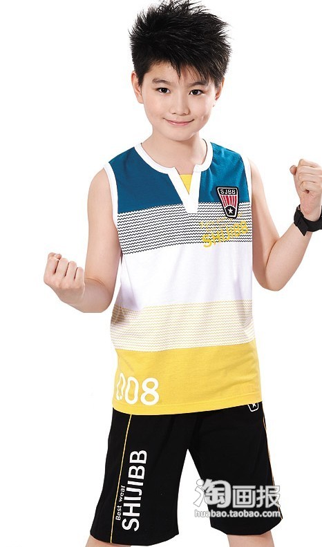 2011新款夏装,款式大方简洁,上衣为无袖T恤,七