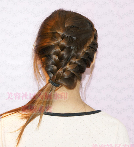 【<em>梳头</em>】编发狂潮 简童花头单DIY人人都能变身