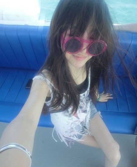 出海游玩照 <em>头发被风吹乱</em>了哦混搭女王施笑朔