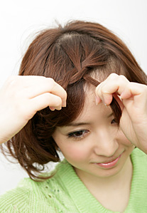 <em>教</em>你夏季日系扎发 <em>好看的发型梳</em>法妩媚又清爽