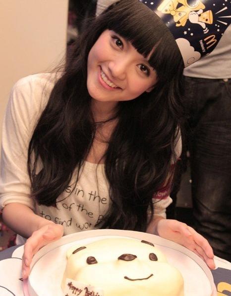 妩媚可爱的香港女生陈嘉宝美美生瑞丽模特活照