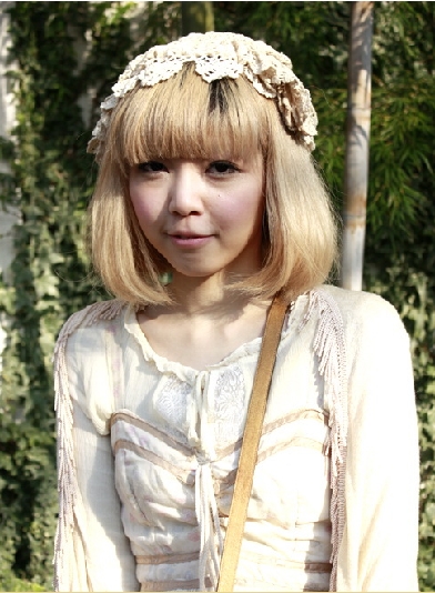 椭圆形脸<em>适合的发型</em>春日街拍帽子<em>发带</em>齐上阵_