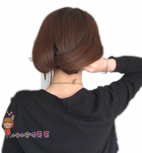 <em>怎样扎发型</em>小安<em>教你</em>快速由长发变身BOBO头_