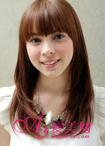 依然火爆流行梨花头的各种烫<em>深棕色头发图片</em>发