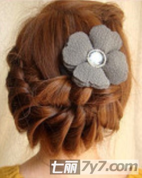 最新_仙女范<em>编发</em>扭一扭打造绝美<em>发型</em>_美容_生