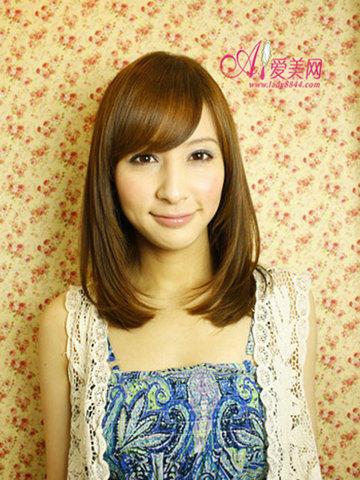 秋日风情梨花<em>烫短发图片</em>头迅速提升<em>女性</em>优雅 